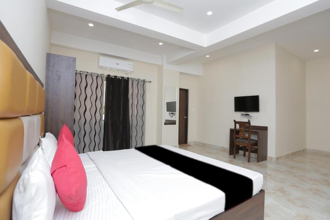 Hôtel Capital O 37423 Golden Leaf à Dehradun Extérieur photo