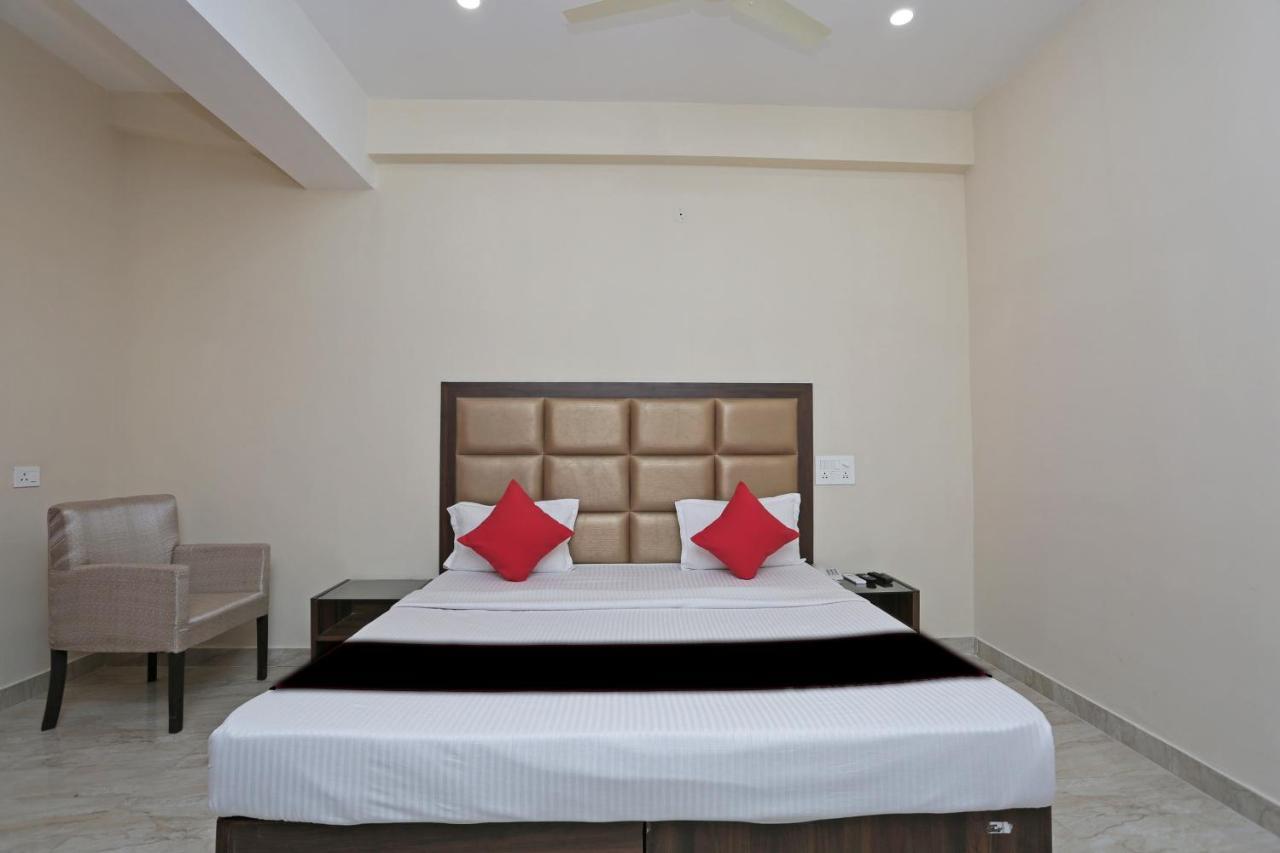 Hôtel Capital O 37423 Golden Leaf à Dehradun Extérieur photo