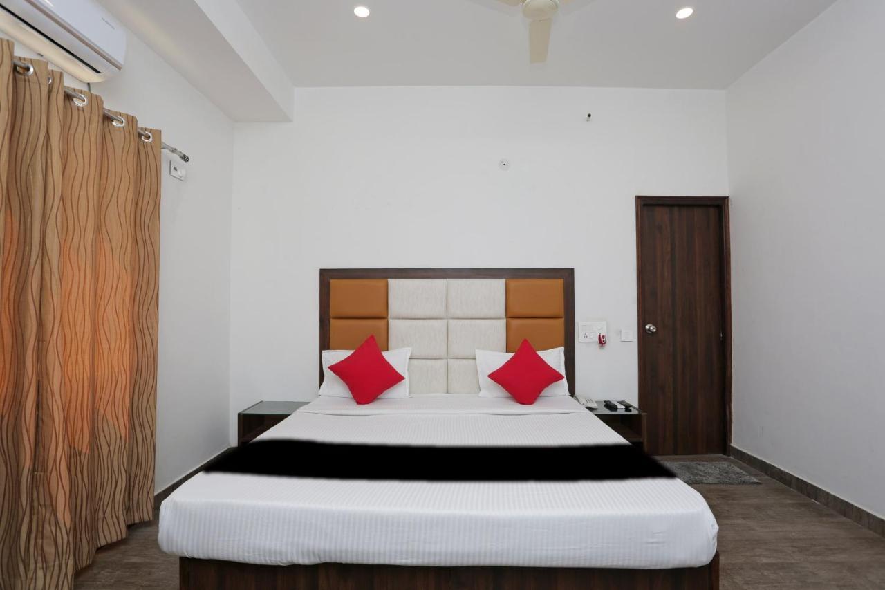 Hôtel Capital O 37423 Golden Leaf à Dehradun Extérieur photo