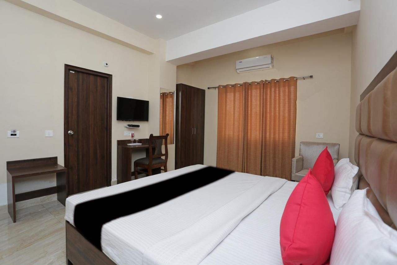 Hôtel Capital O 37423 Golden Leaf à Dehradun Extérieur photo