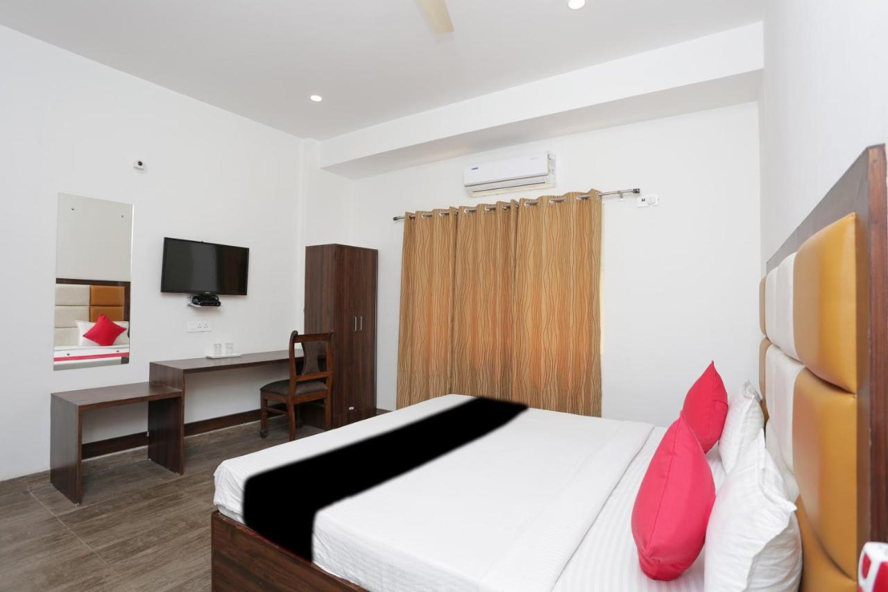 Hôtel Capital O 37423 Golden Leaf à Dehradun Extérieur photo
