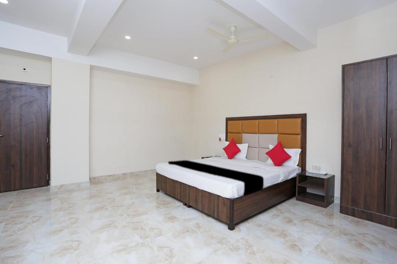 Hôtel Capital O 37423 Golden Leaf à Dehradun Extérieur photo