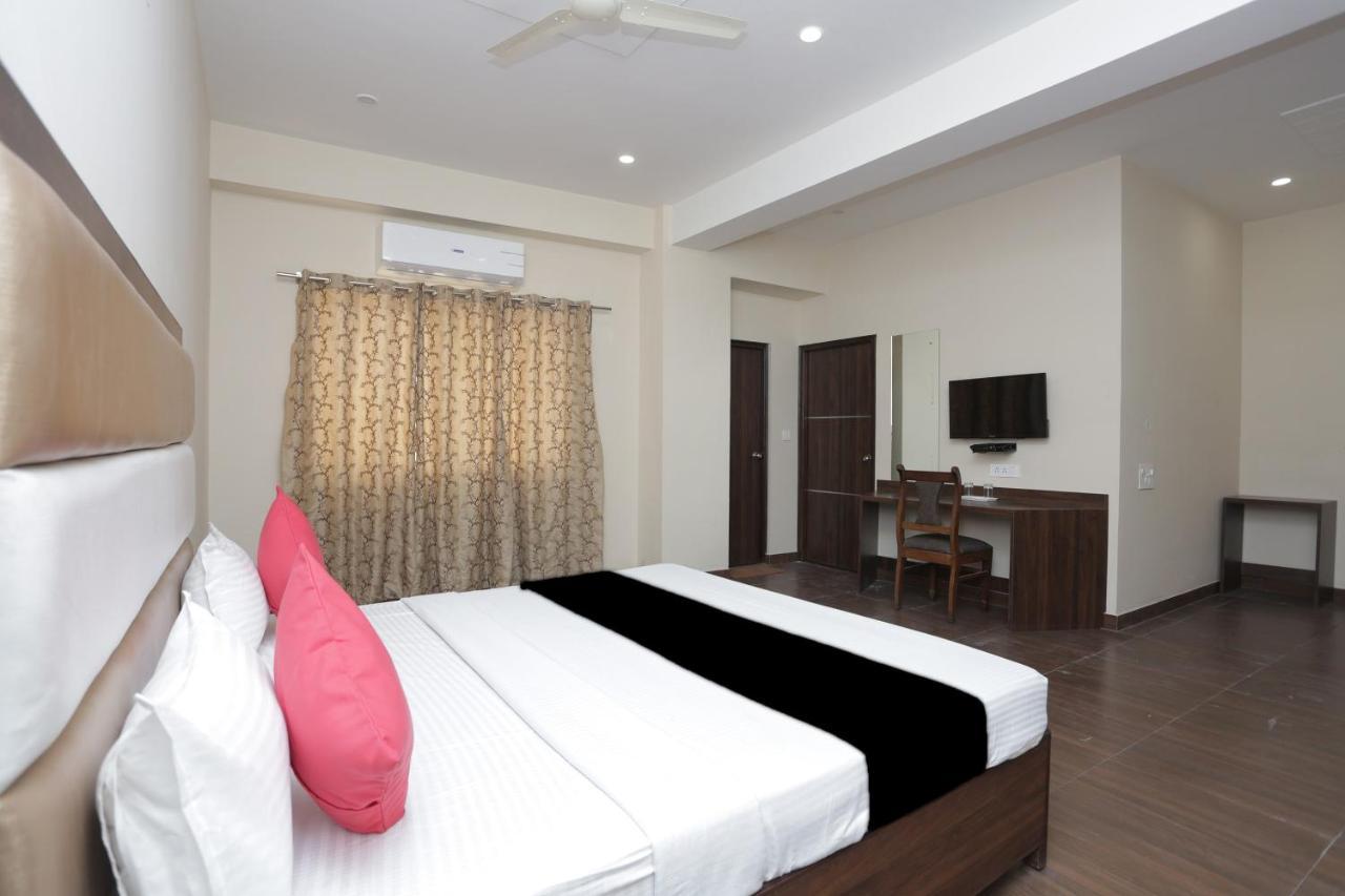 Hôtel Capital O 37423 Golden Leaf à Dehradun Extérieur photo
