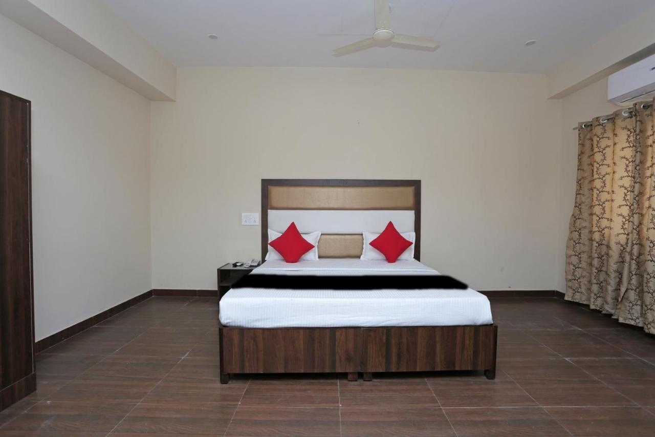 Hôtel Capital O 37423 Golden Leaf à Dehradun Extérieur photo