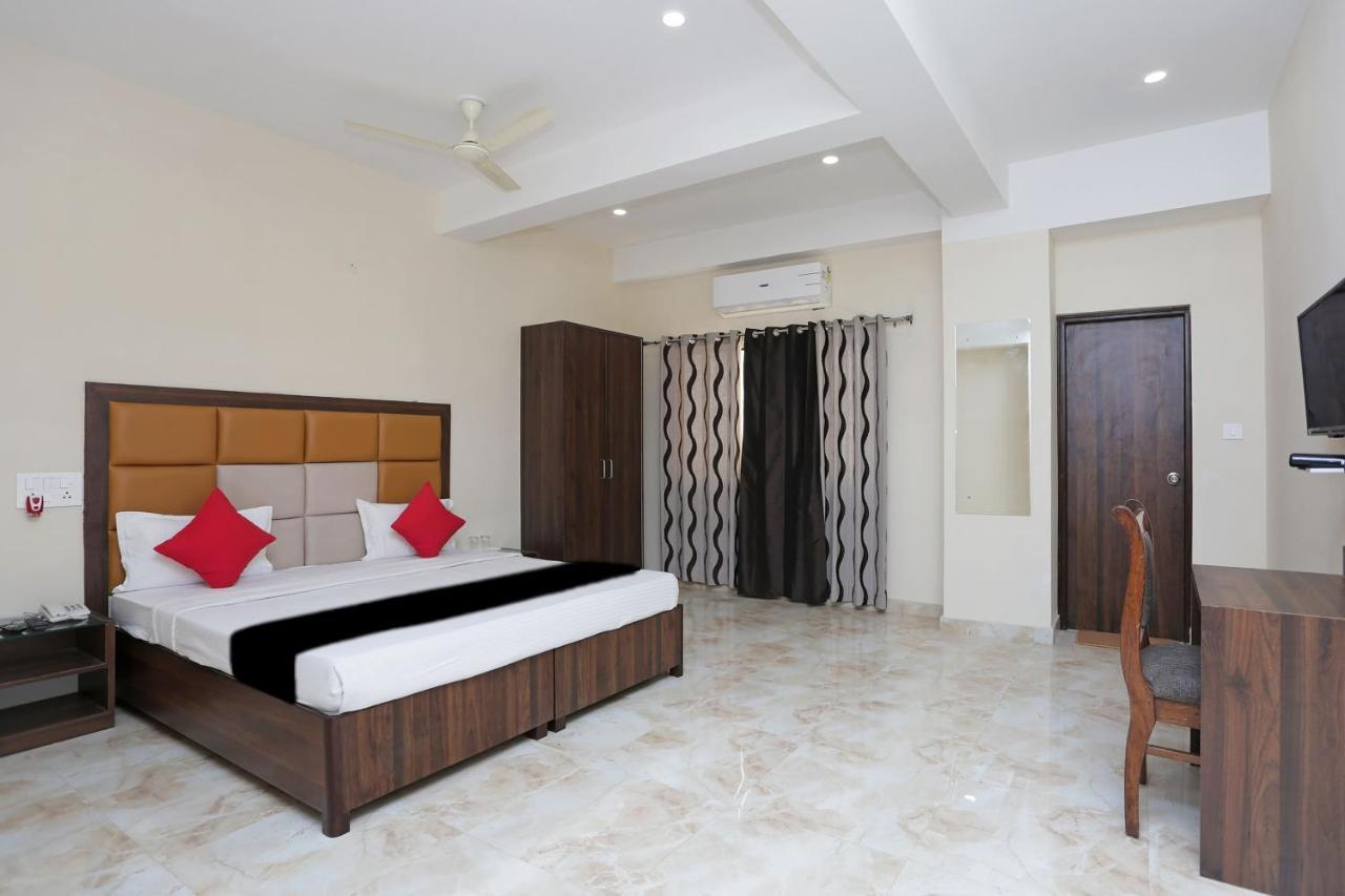 Hôtel Capital O 37423 Golden Leaf à Dehradun Extérieur photo
