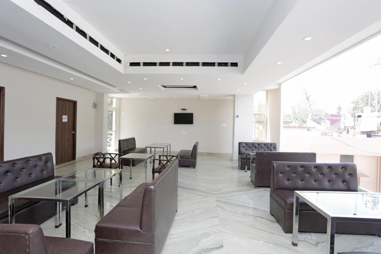 Hôtel Capital O 37423 Golden Leaf à Dehradun Extérieur photo