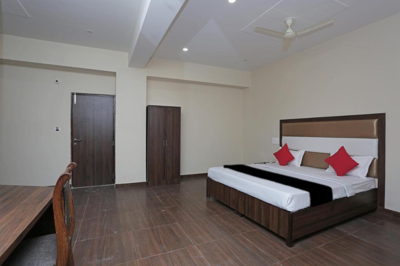 Hôtel Capital O 37423 Golden Leaf à Dehradun Extérieur photo
