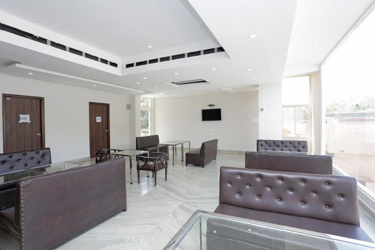 Hôtel Capital O 37423 Golden Leaf à Dehradun Extérieur photo