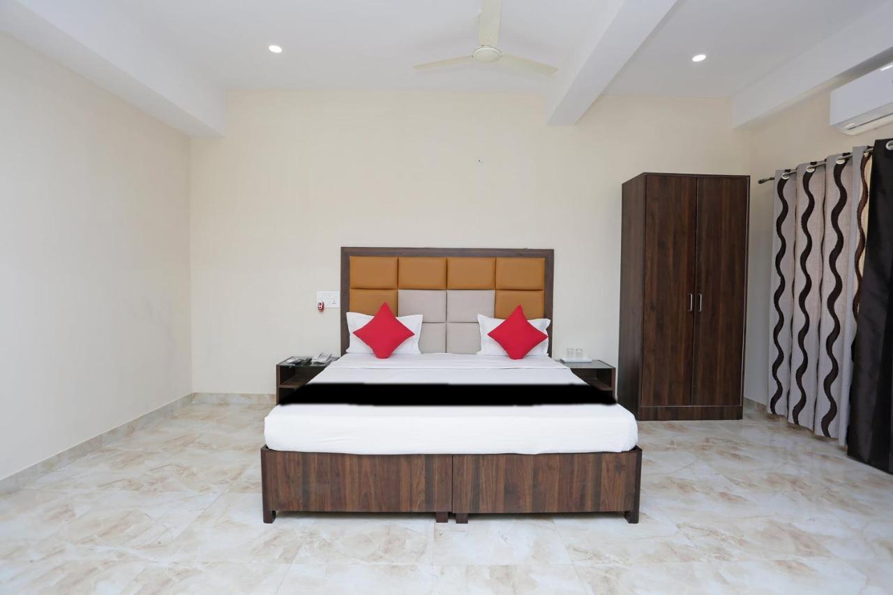 Hôtel Capital O 37423 Golden Leaf à Dehradun Extérieur photo