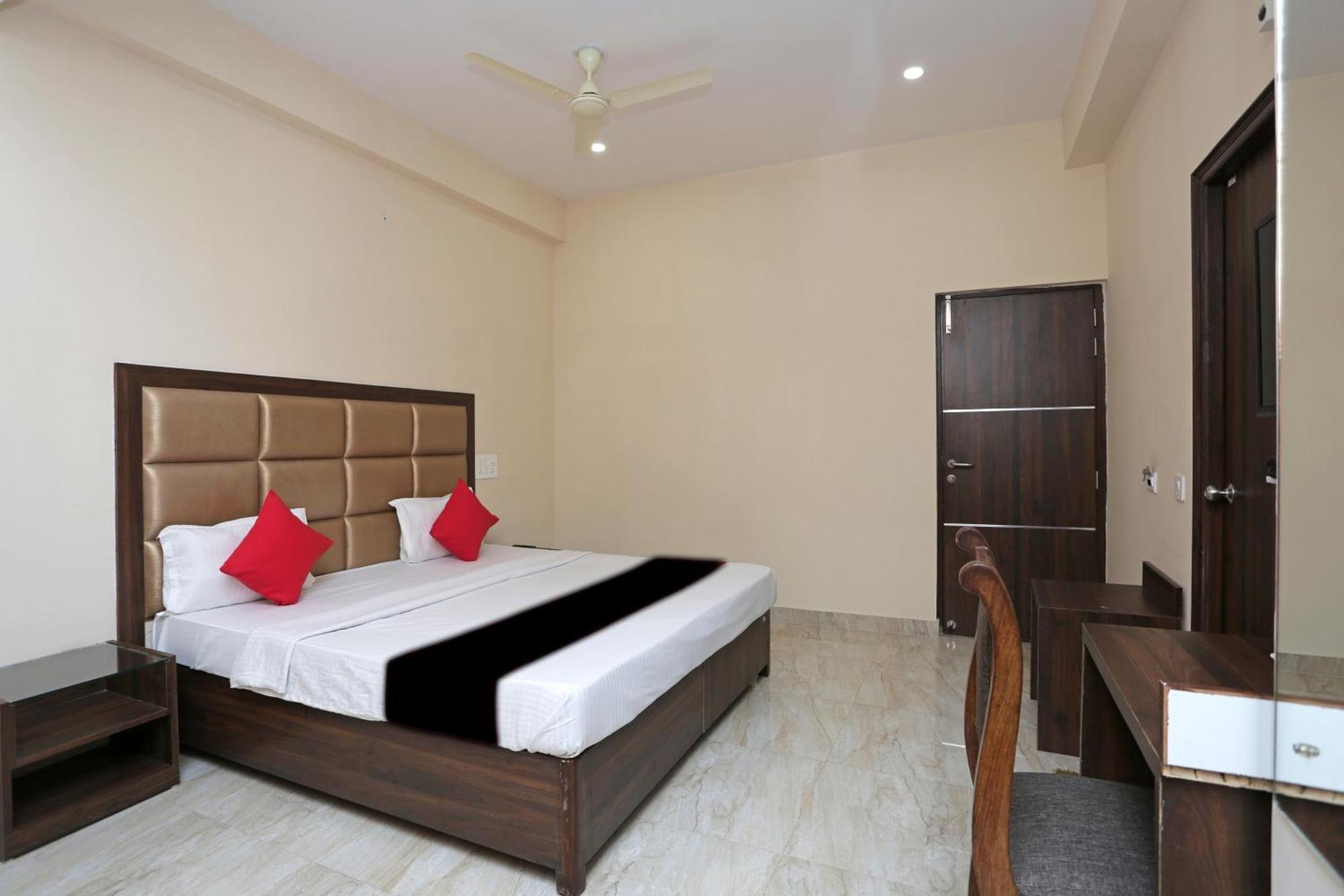 Hôtel Capital O 37423 Golden Leaf à Dehradun Extérieur photo